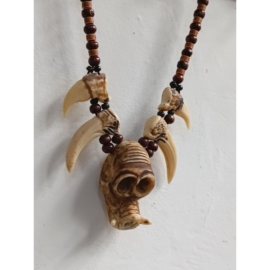 Kalung Tengkorak kepala babi variasi kuku harimau Replika resin