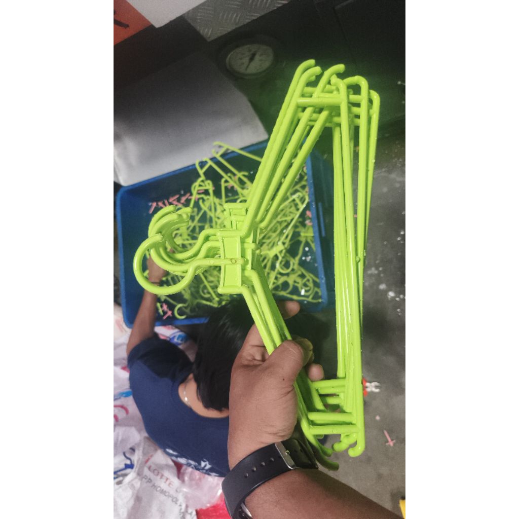 Hunger Gantungan Baju