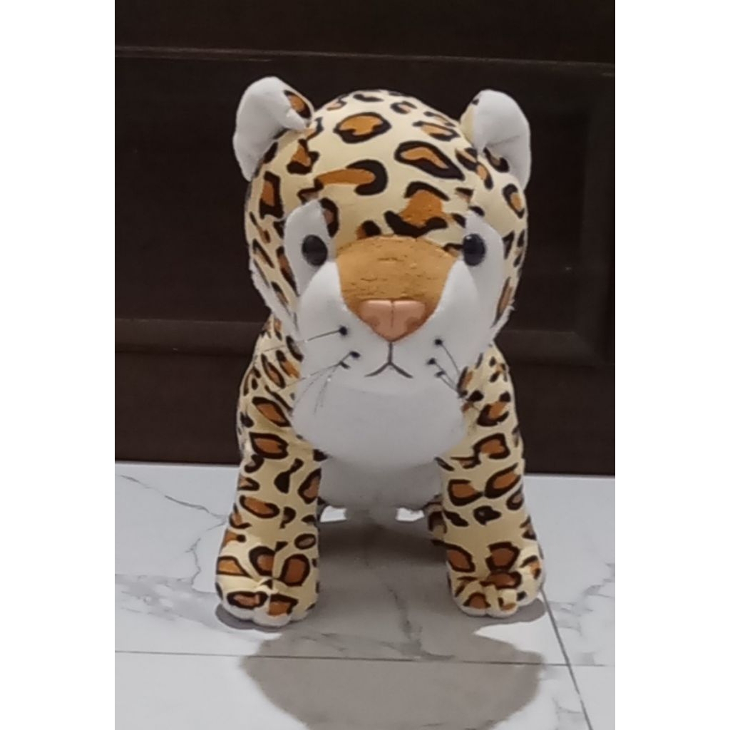 Boneka Harimau Tutul Besar
