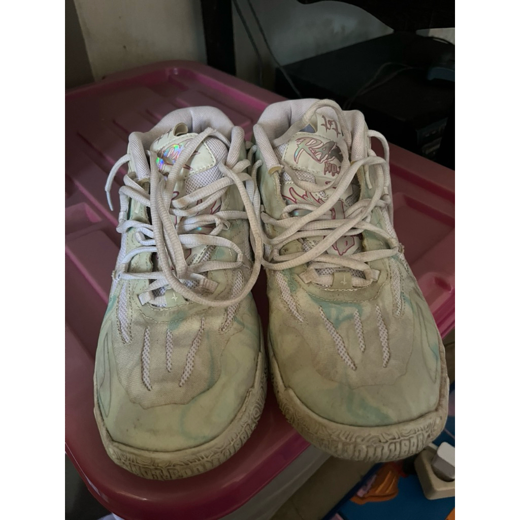 Sepatu basket puma lamelo mb 03 irisdicent white