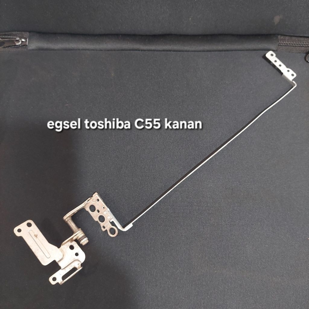 Engsel Toshiba C55 (kanan)