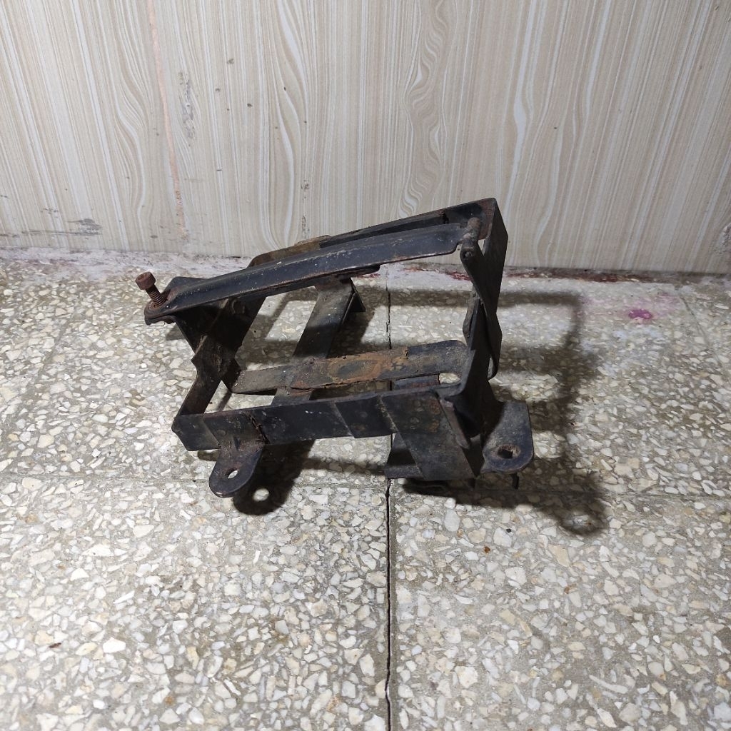 Pangkon Aki Tiger Revo Original Copotan