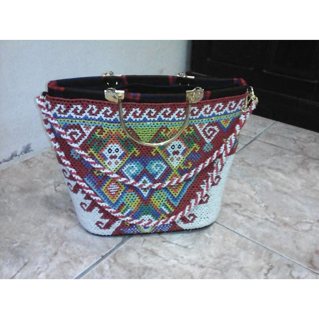 tas manik khas Kalimantan