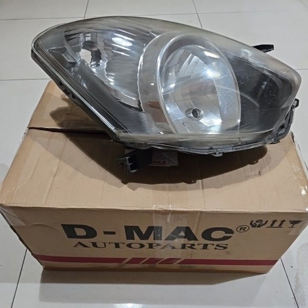 lampu mobil toyota agya 2015 depan bekas bisa pakai kotor kuning asli original copotan