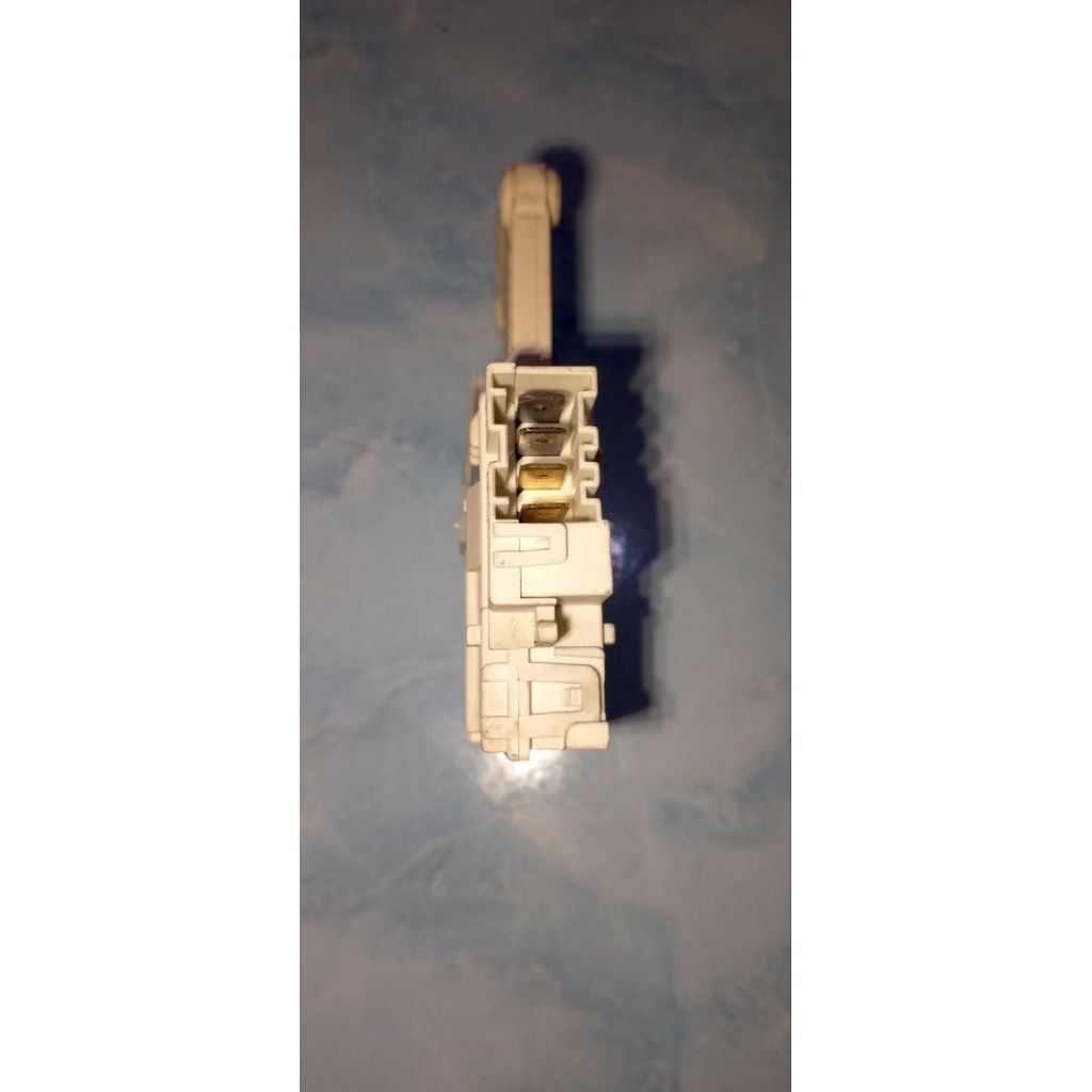 door switch dhorlock pintu mesin cuci Electrolux ewf1073 1073A 880