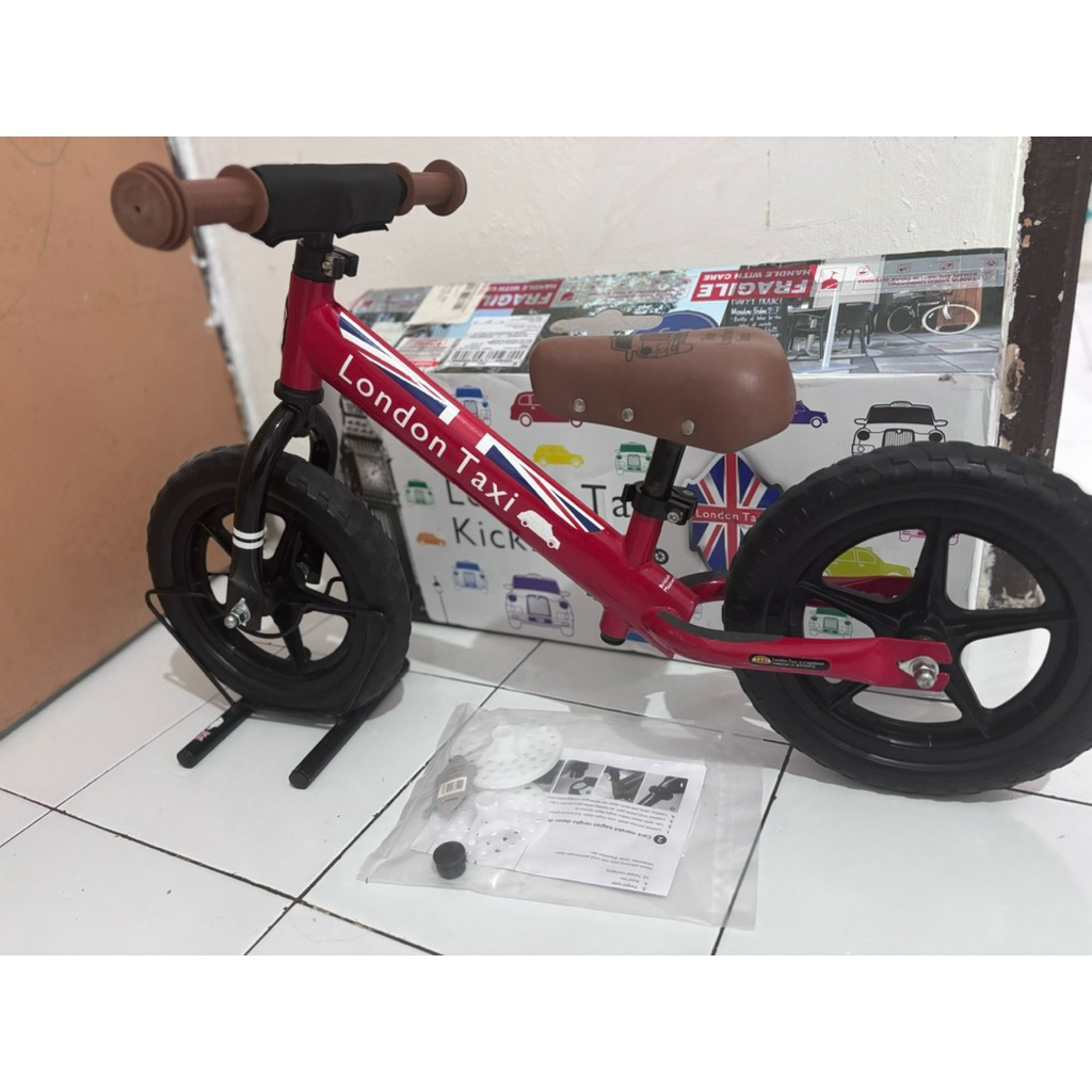 Balance bike London Taxi (preloved)