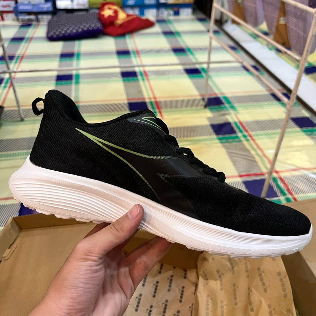 SEPATU DIADORA MANVA BLACK ONLY SIZE 42 ORIGINAL BNIB