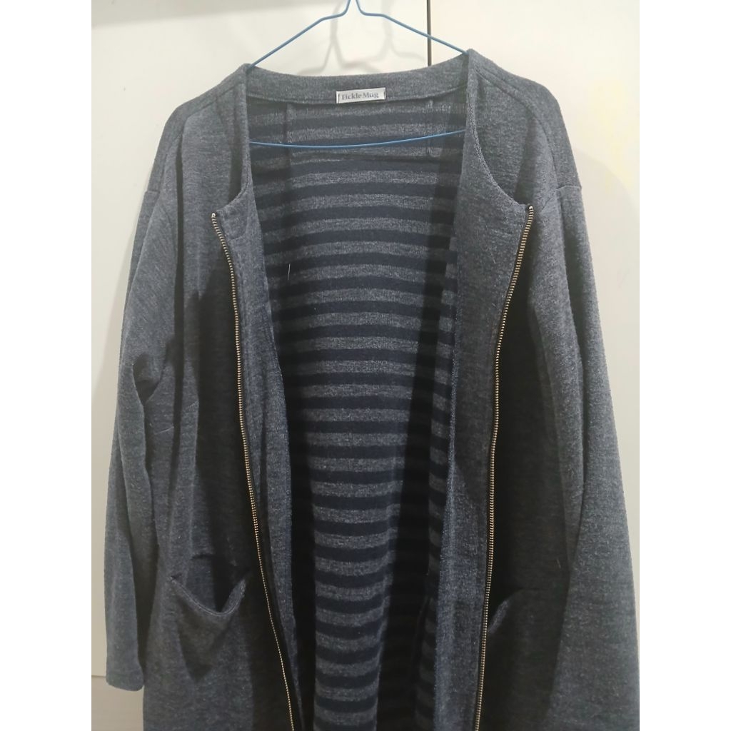 preloved jaket/outer fickle mug warna biru tua (navy)