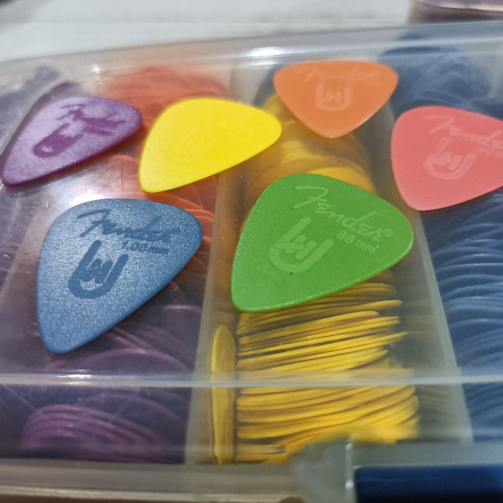 PICK GITAR FENDER MADE IN USA