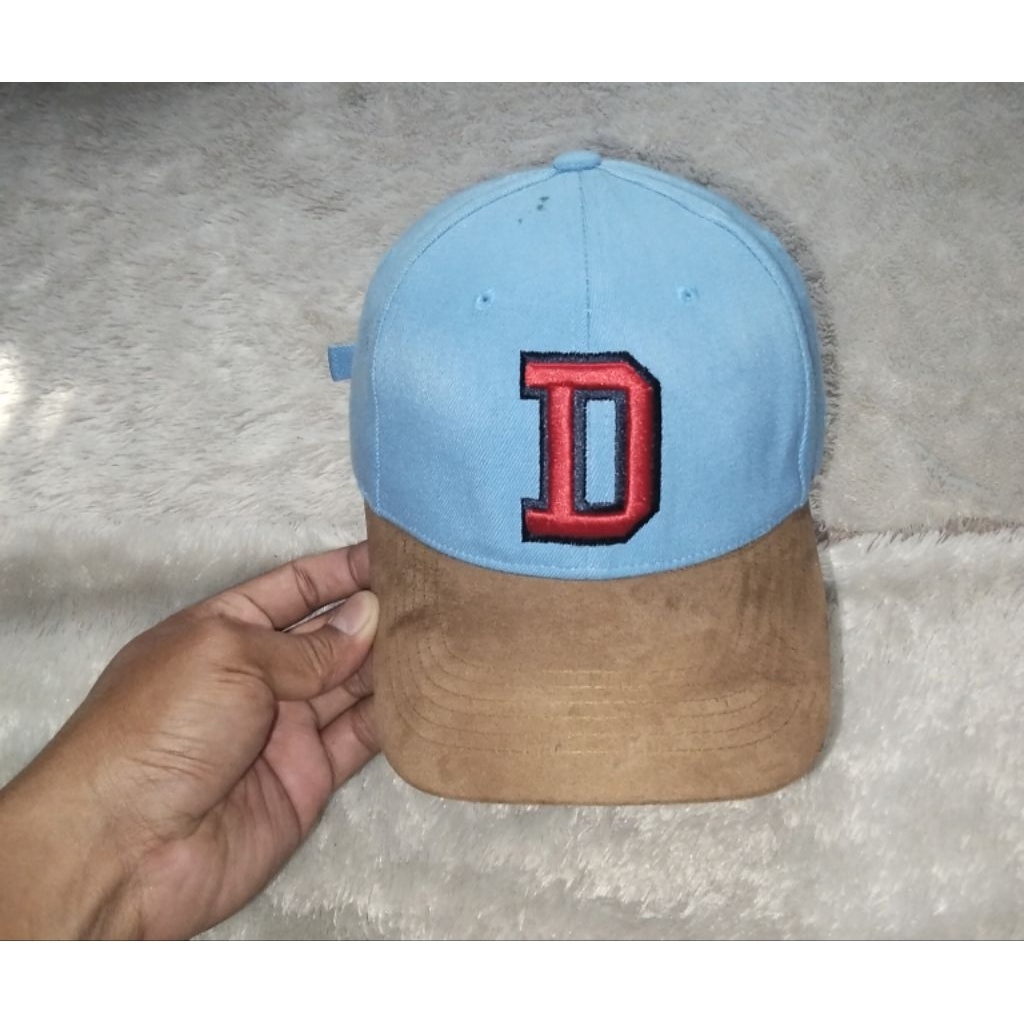 Topi Logo D Visor Suede Setelan Second