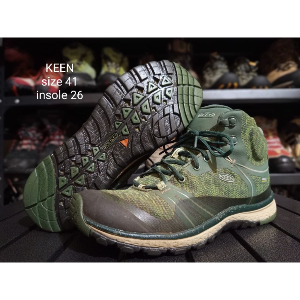 sepatu outdoor thrifting KEEN