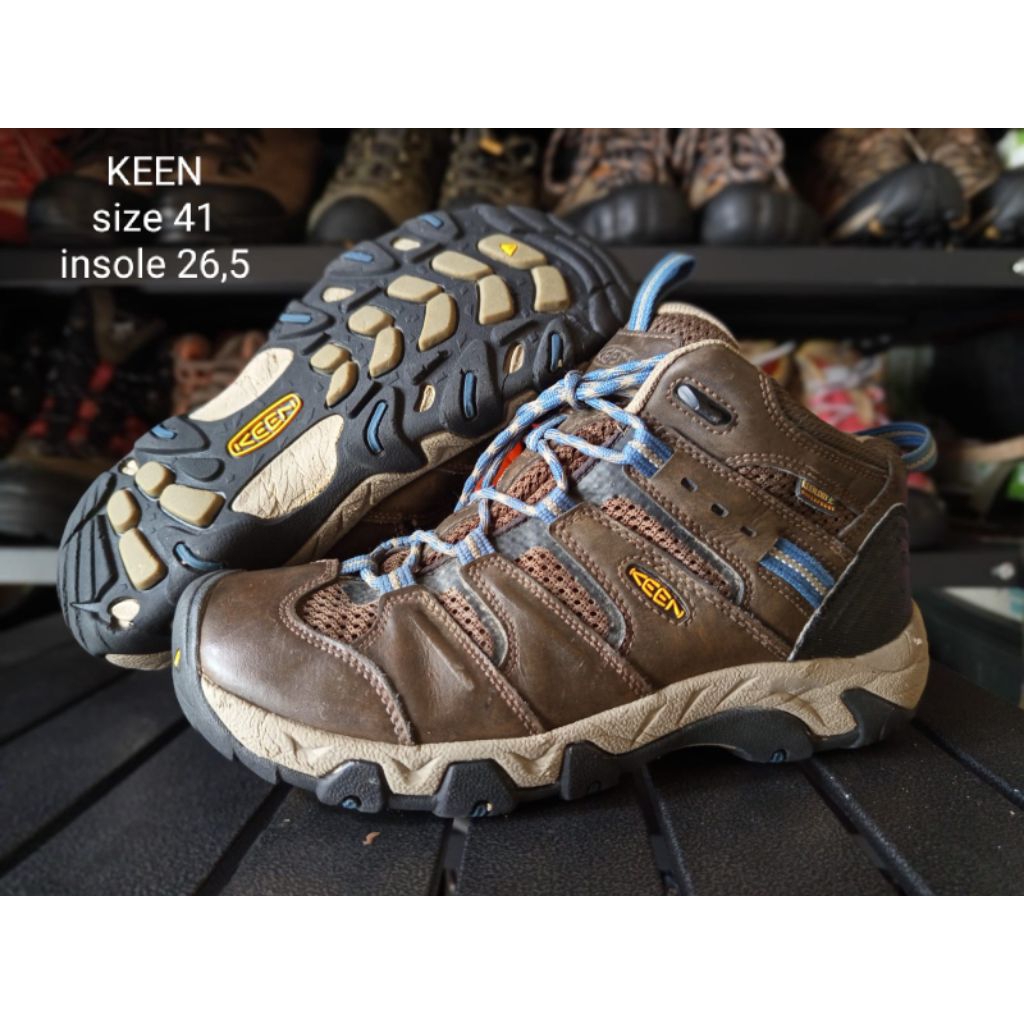 sepatu outdoor thrifting KEEN