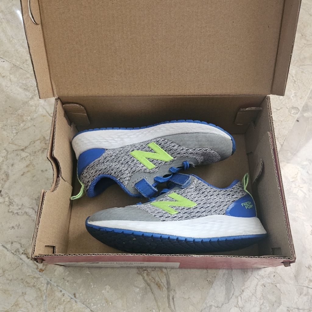 PRELOVED Sepatu new balance anak size 26 fresh foam plus box