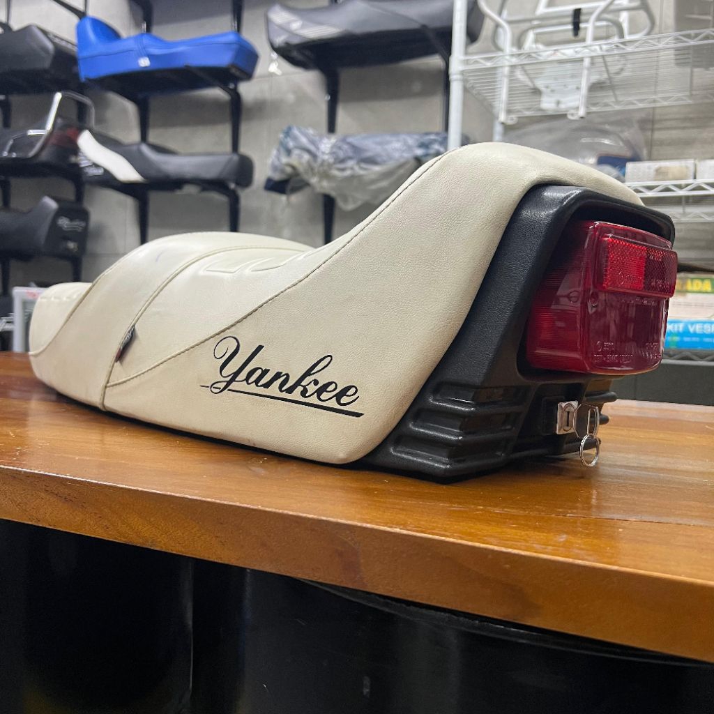Jok Yankee Giuliari Tail Light
