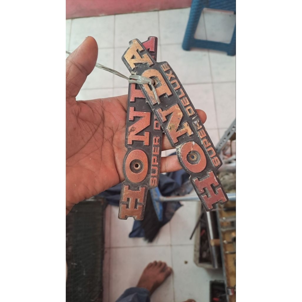 EMBLEM TANGKI GL100 ORIGINAL COPOTAN