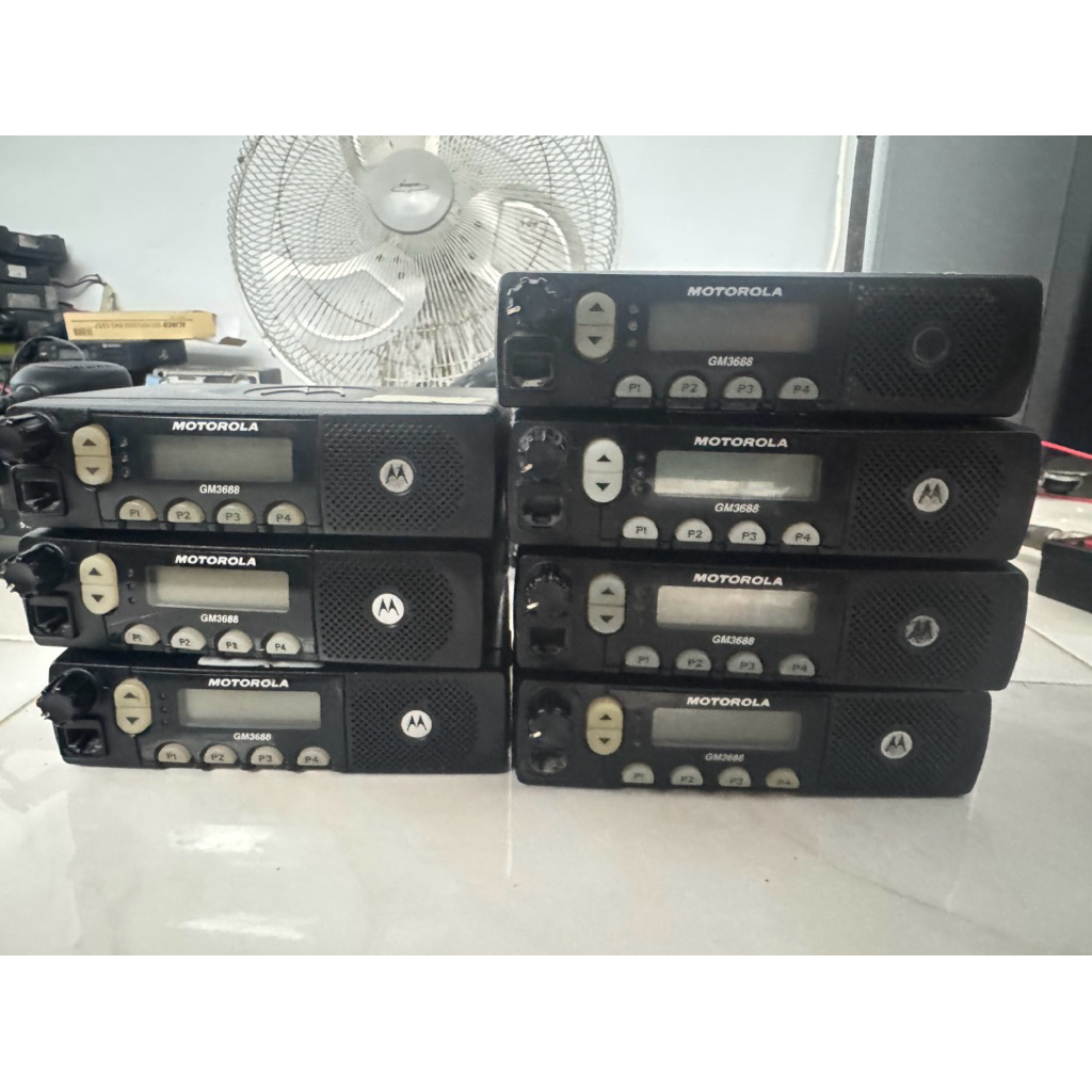 RADIO MOTOROLA GM3688 UHF 350 MHZ NORMAL