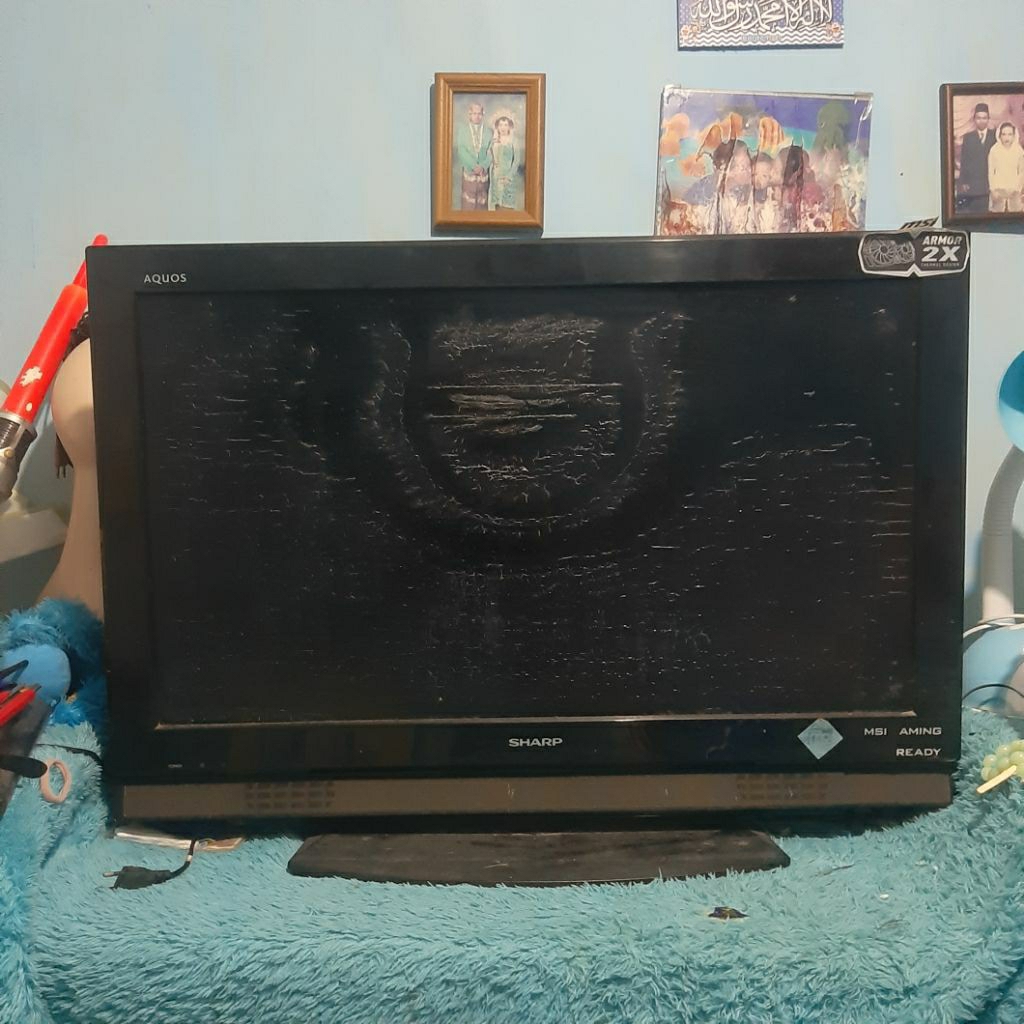 LCD /LED SHARP AQUOS 32 INCH kondisi mati & layar sesuai gambar