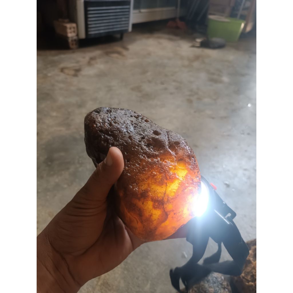 batu kristal kuning has Sumatra . solar