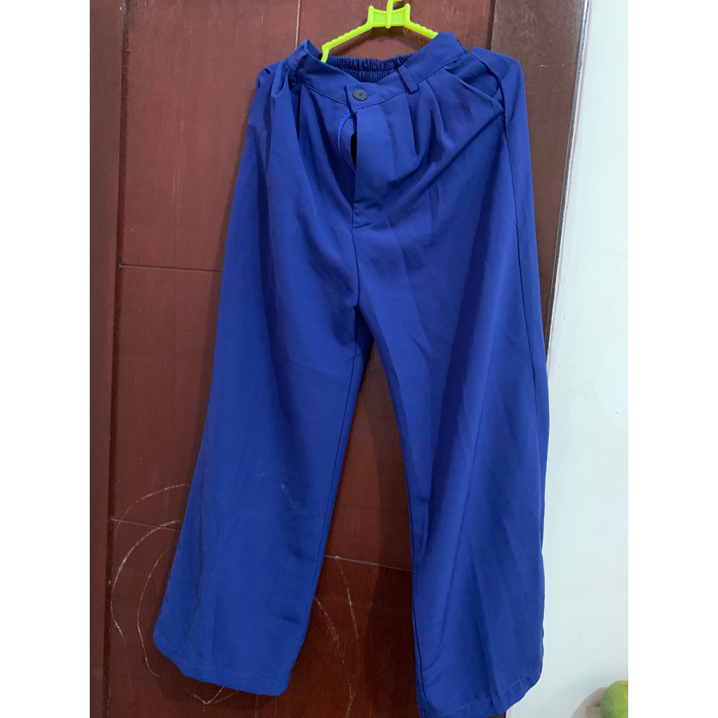 kulot biru elektrik