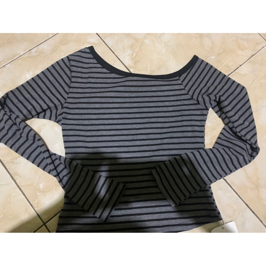 atasan off shoulder