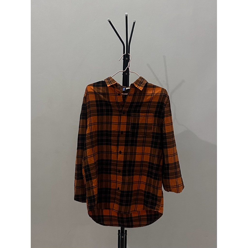 [Preloved] Kemeja Blouse Kantor Kuliah Top Flannel Kotak Kotak hnm h&m Big Size Oversize