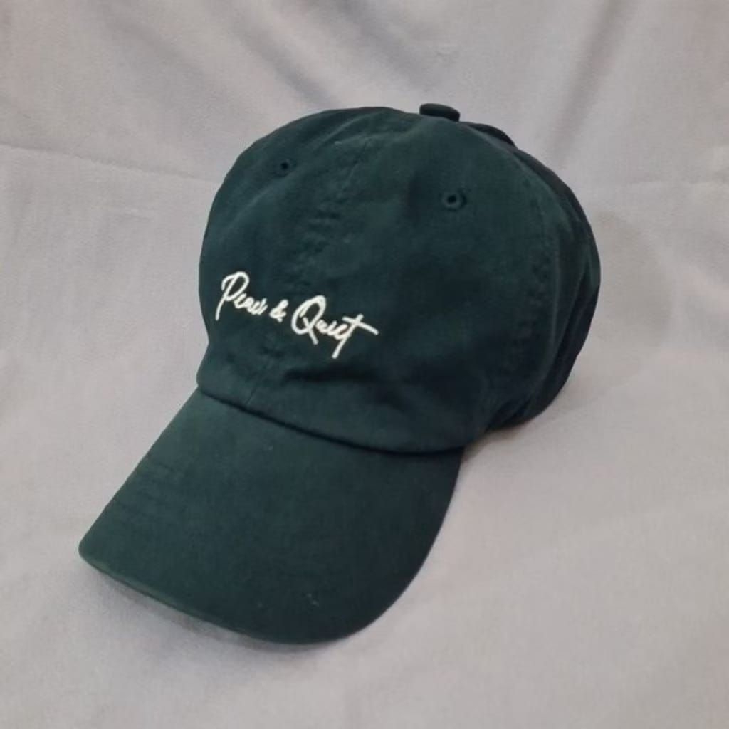 Topi THREE SECOND Peace & Quiet Preloved