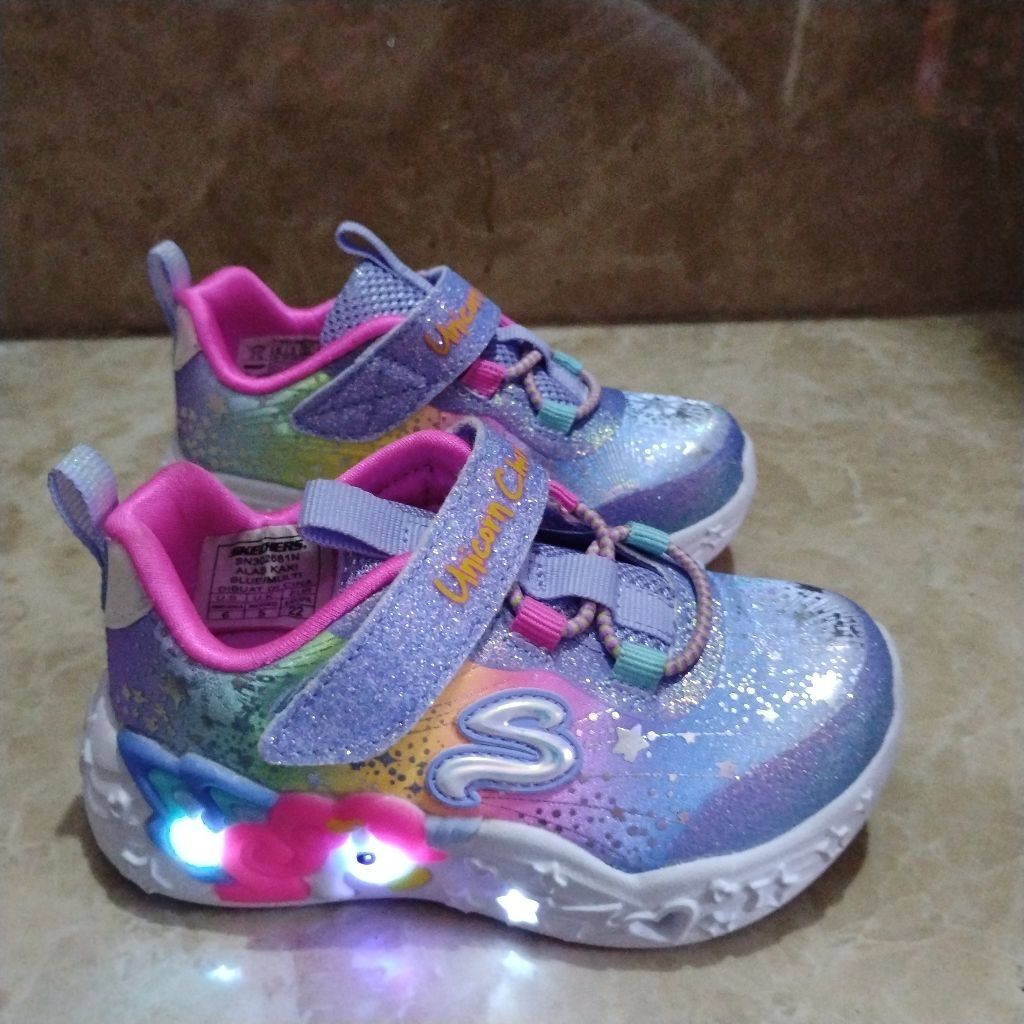 Sepatu Lampu Skechers Anak Perempuan