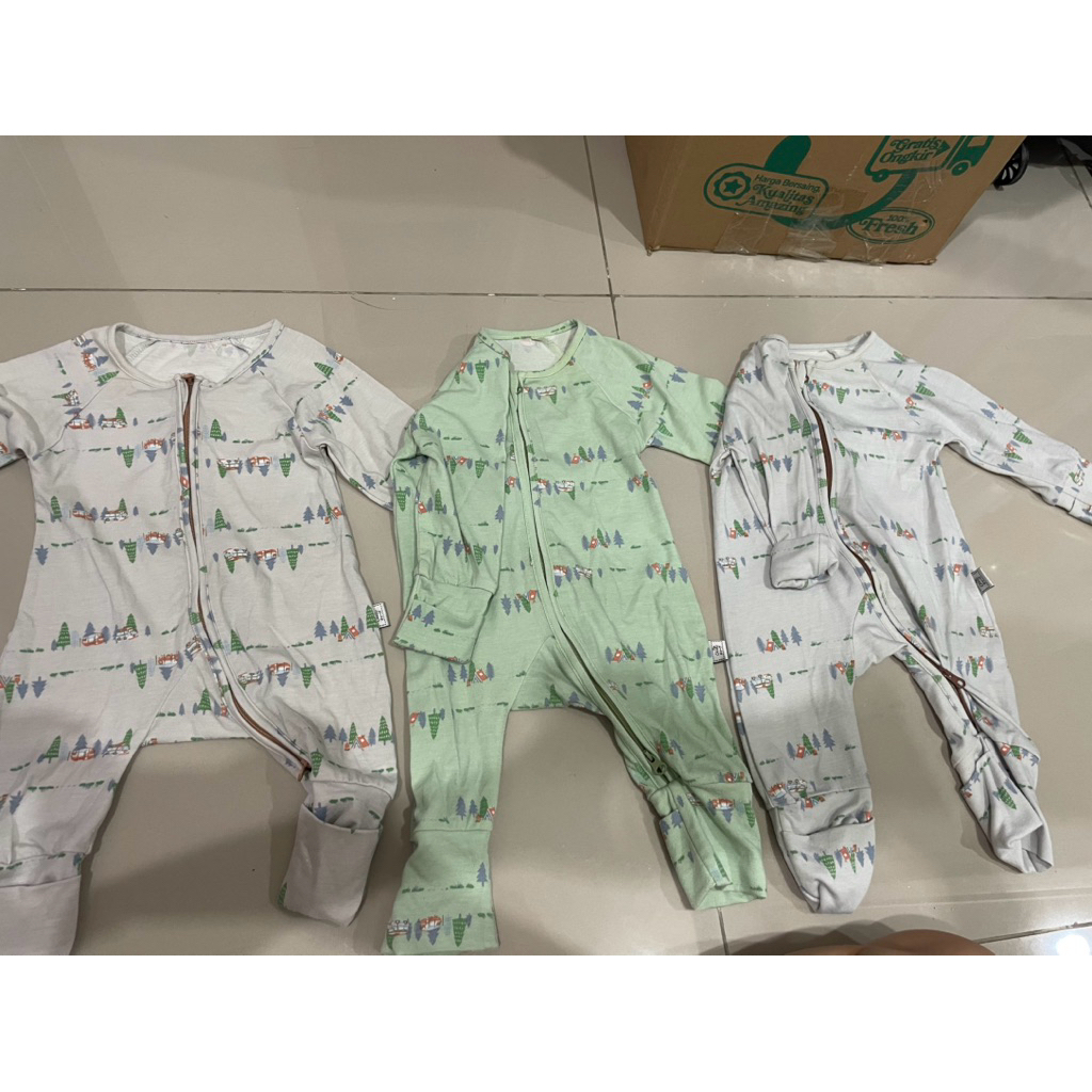 Preloved-Baby Newborn Sleepsuit doublezipper merk Cuit Baby