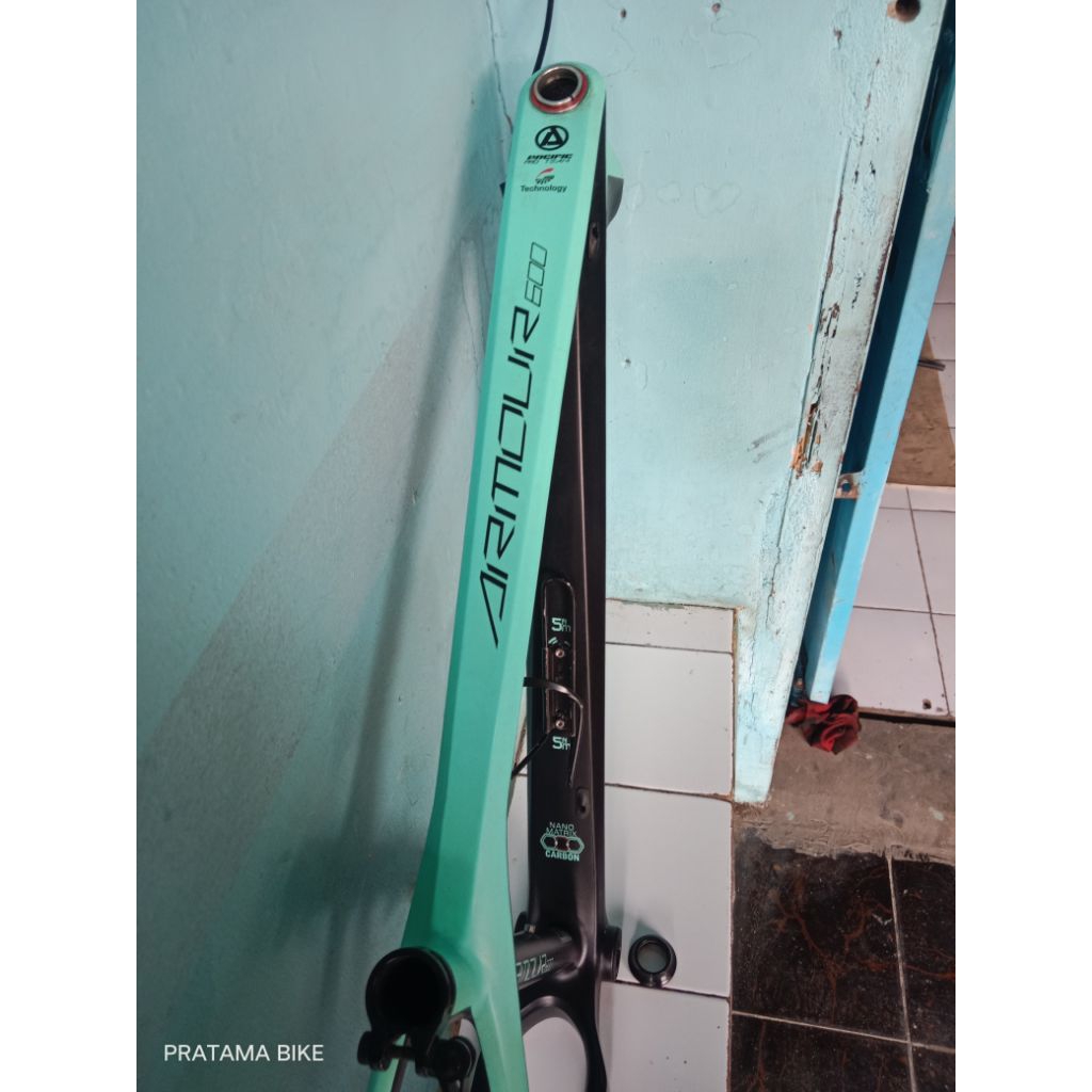 frame Pacific armour 600 carbon size 27,5 M 17