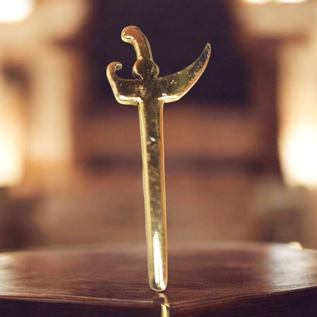 Bros Keris Kuningan Polos Khas Jawa Pin Koleksi