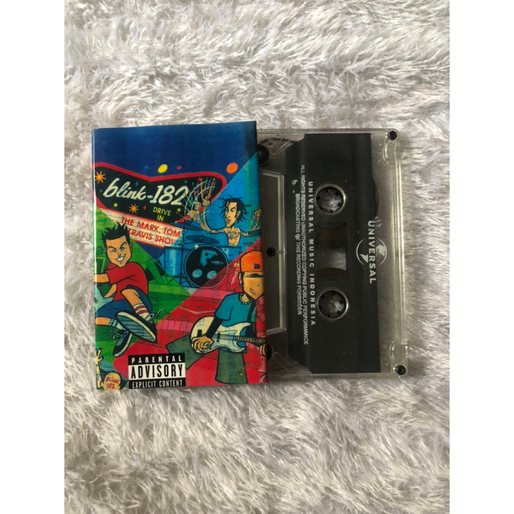 kaset blink 182 album the mark, tom, and travis show ( the enema strikes back )
