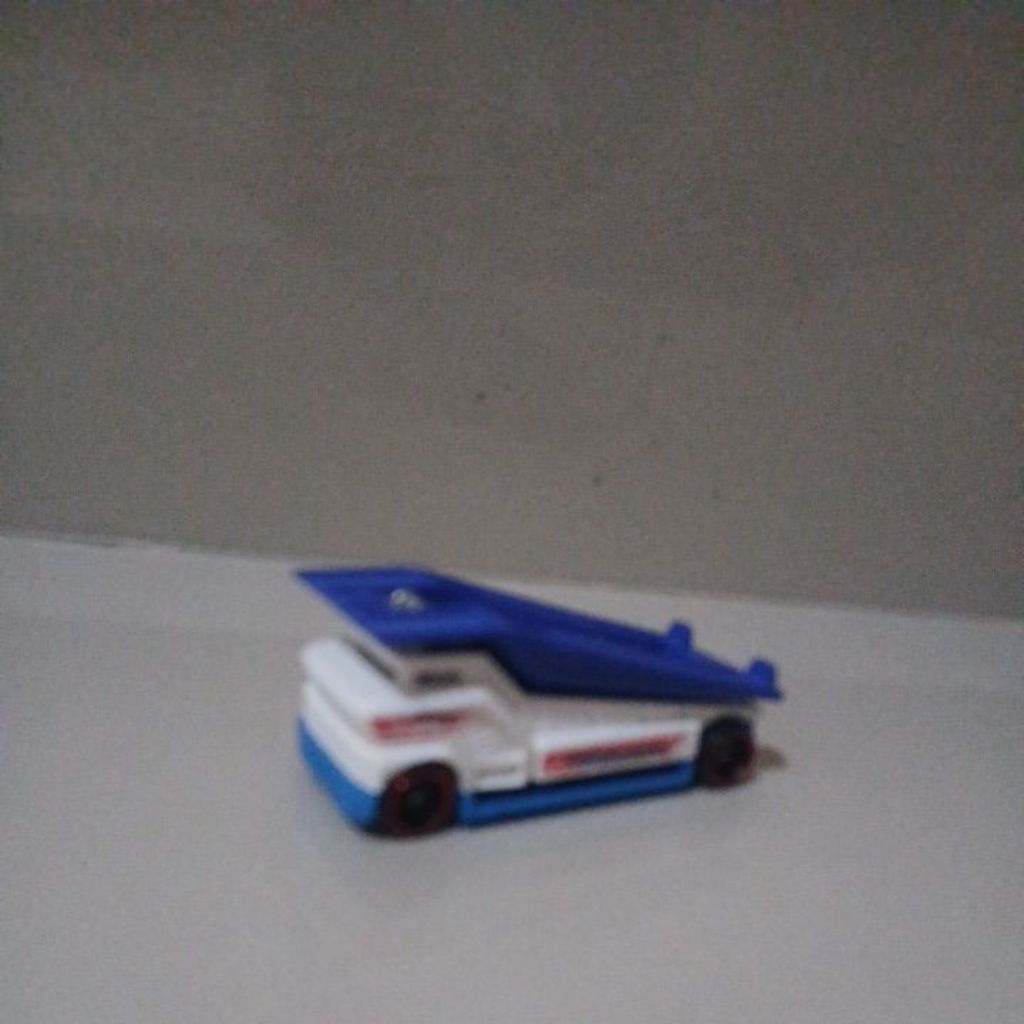 hotwheels towing truck