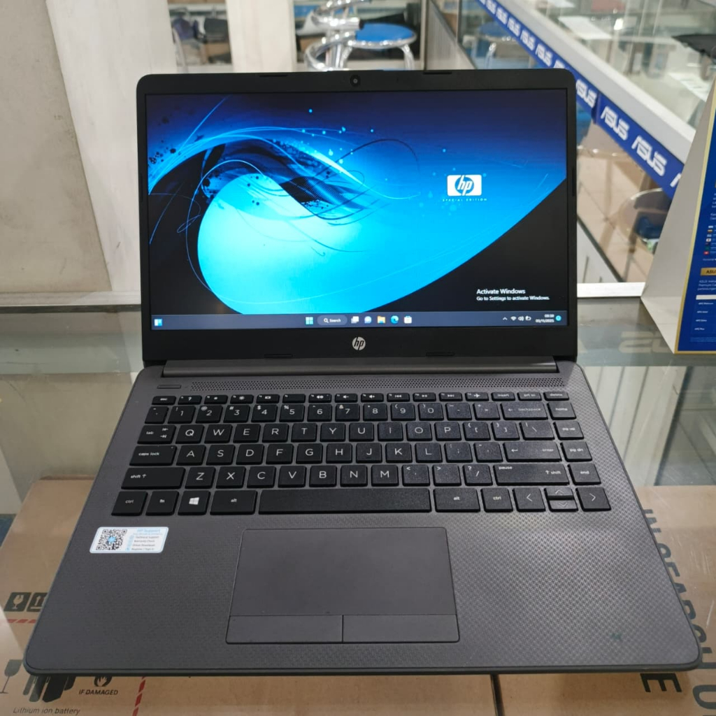 LAPTOP HP 245 G8 AMD ATHLON SILVER RAM 4GB SSD 256 GB LAYAR 14" GARANSI 1 TAHUN