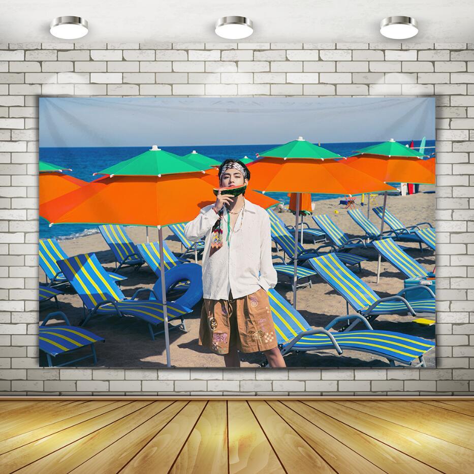 Hiasan dinding BTS V, dekorasi dinding kamar asrama selebriti, permadani kain latar belakang