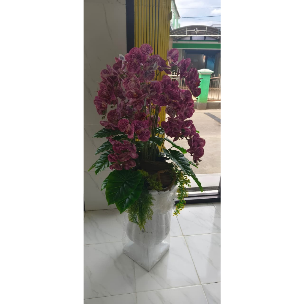 Tanaman Bunga Anggrek Artificial  Lengkap Dengan Pot Hiasan Sudut Ruangan