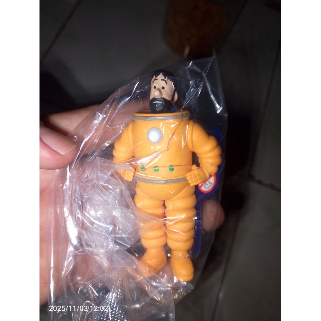figure tintin astronot