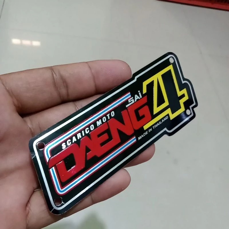Merek emblem knalpot Daeng4 timbul