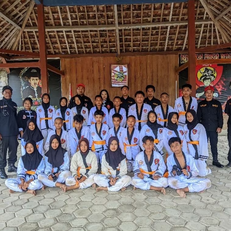 Baju Latihan | seragam iks.pi kera sakti | baju iks.pi kera sakti putih | seragam latihan Pencak Sil