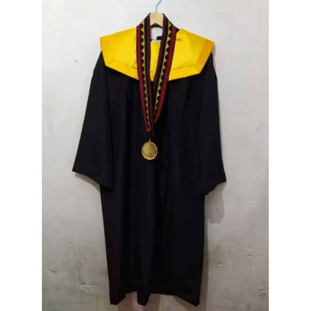 Jubah Wisuda Preloved