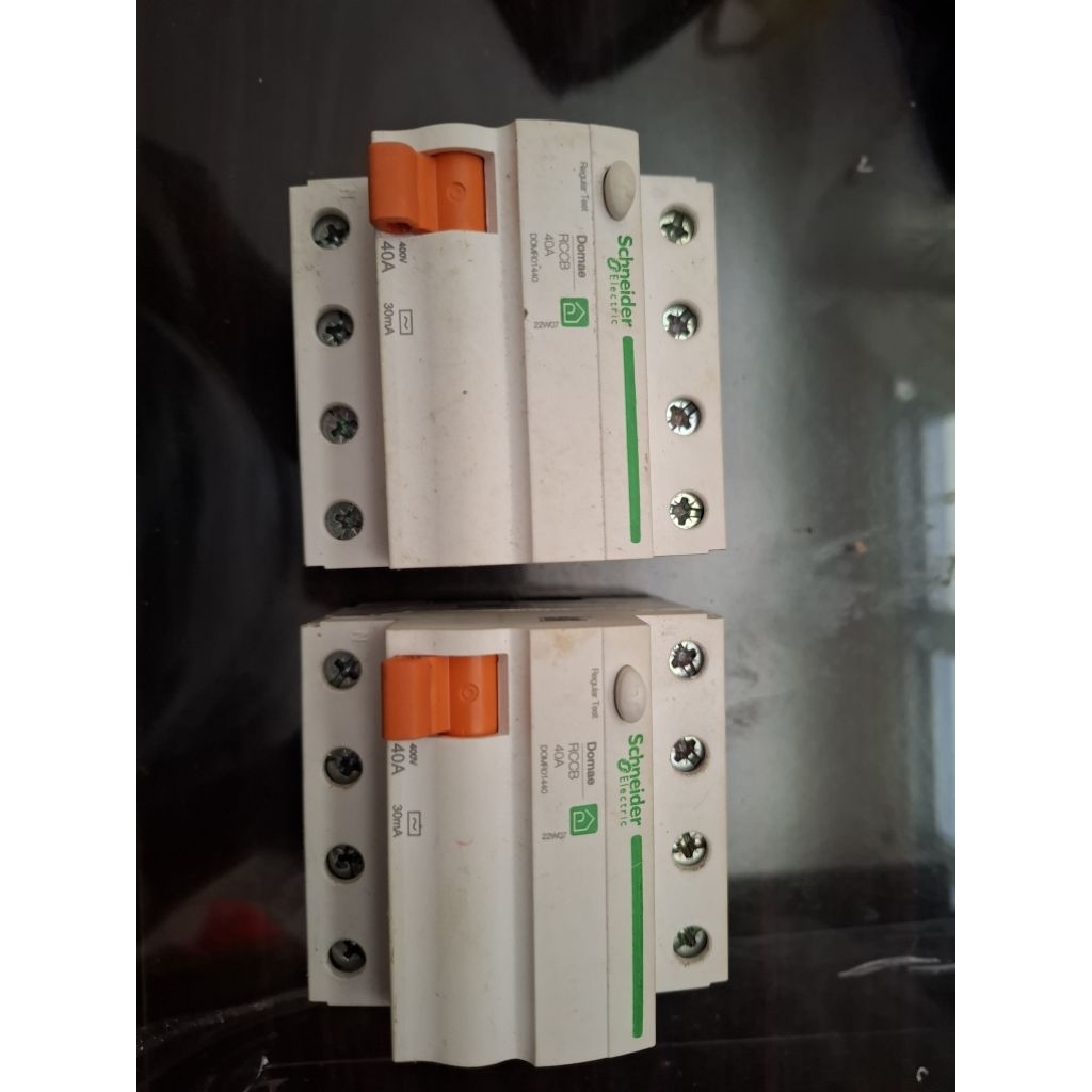 RCCB 4P 40A Schneider