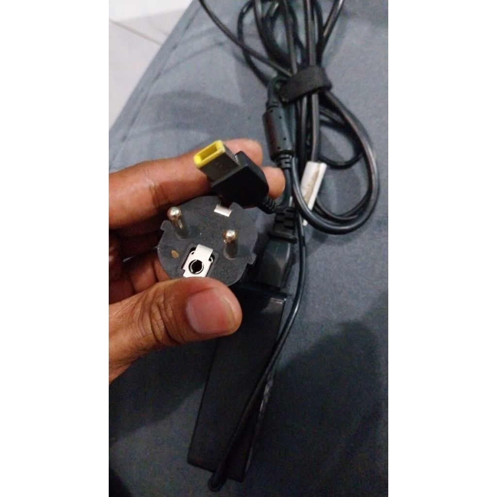 Adaptor Charger Ces Laptop Notebook Netbook Original Bekas