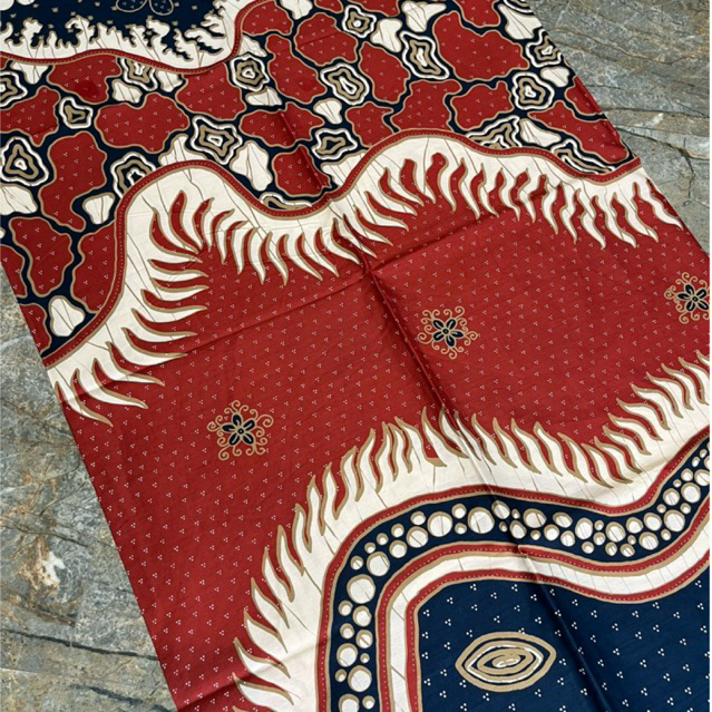 Kain Batik Lereng Sekar Arum – Motif Klasik Merah Biru Elegan | Katun Premium