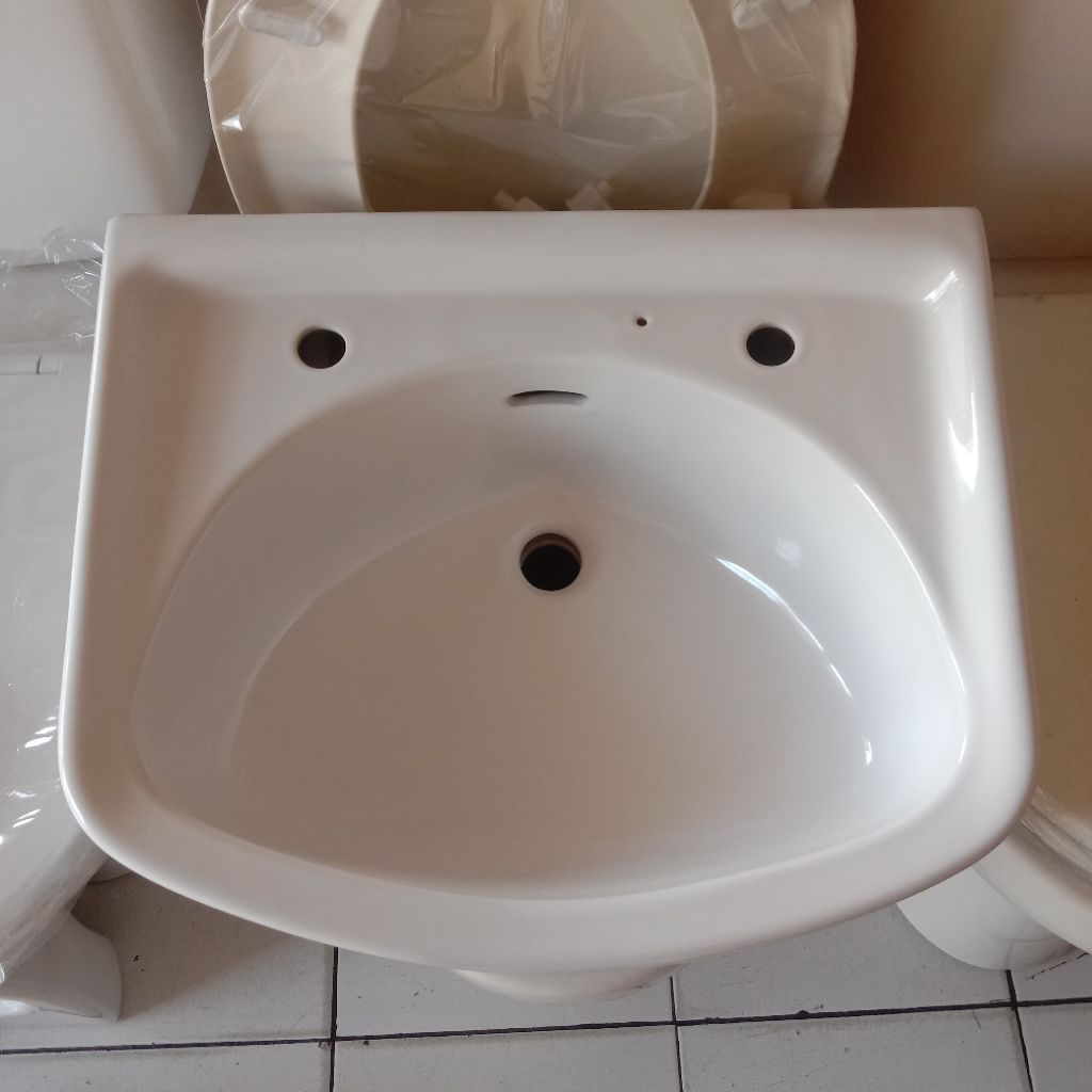 Westafel Gantung TOTO Lw 220 Putih -Wastafel Cuci Tangan Free Peti Kayu