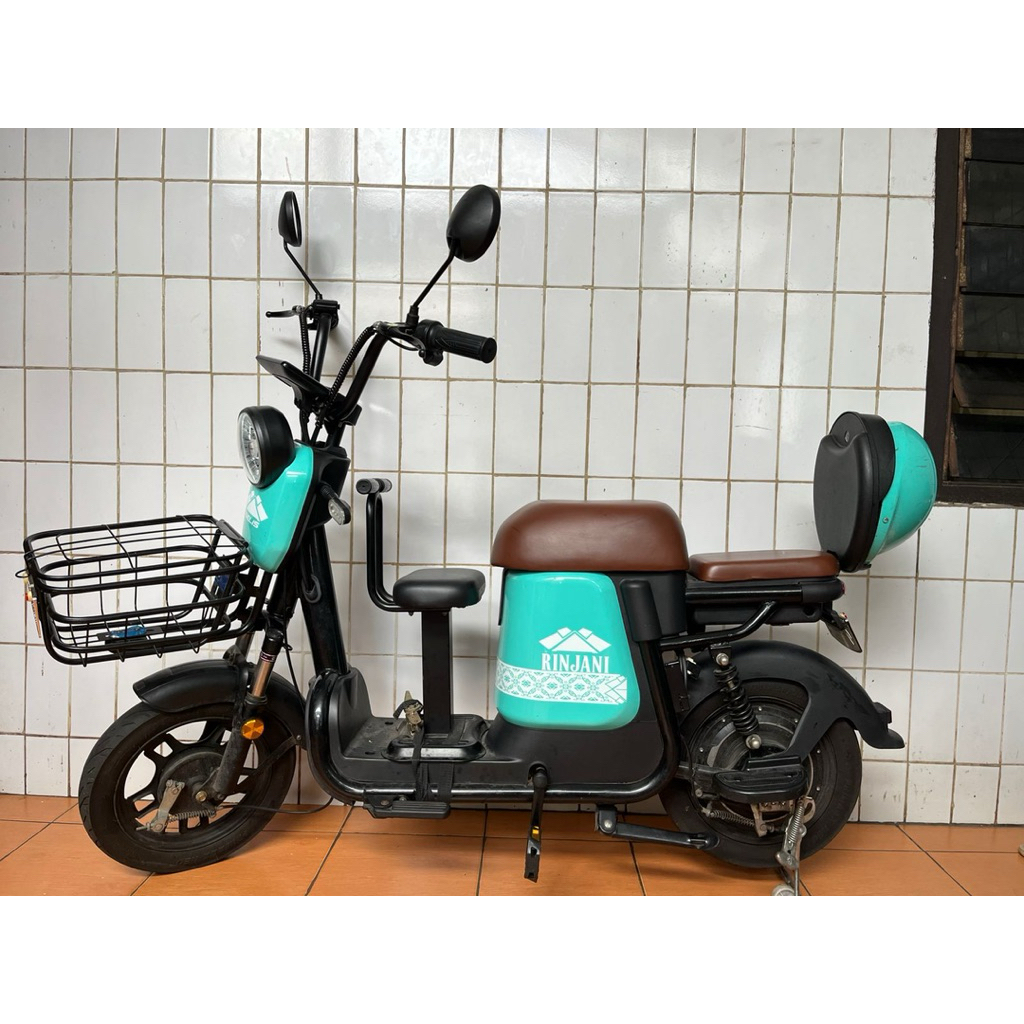 Sepeda Listrik Selis Rinjani e-moped Tosca