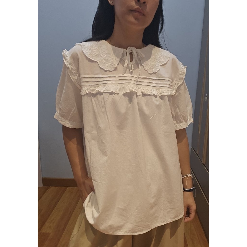 Beth & Ron Atasan Putih Wanita Korea Kerah Bordir