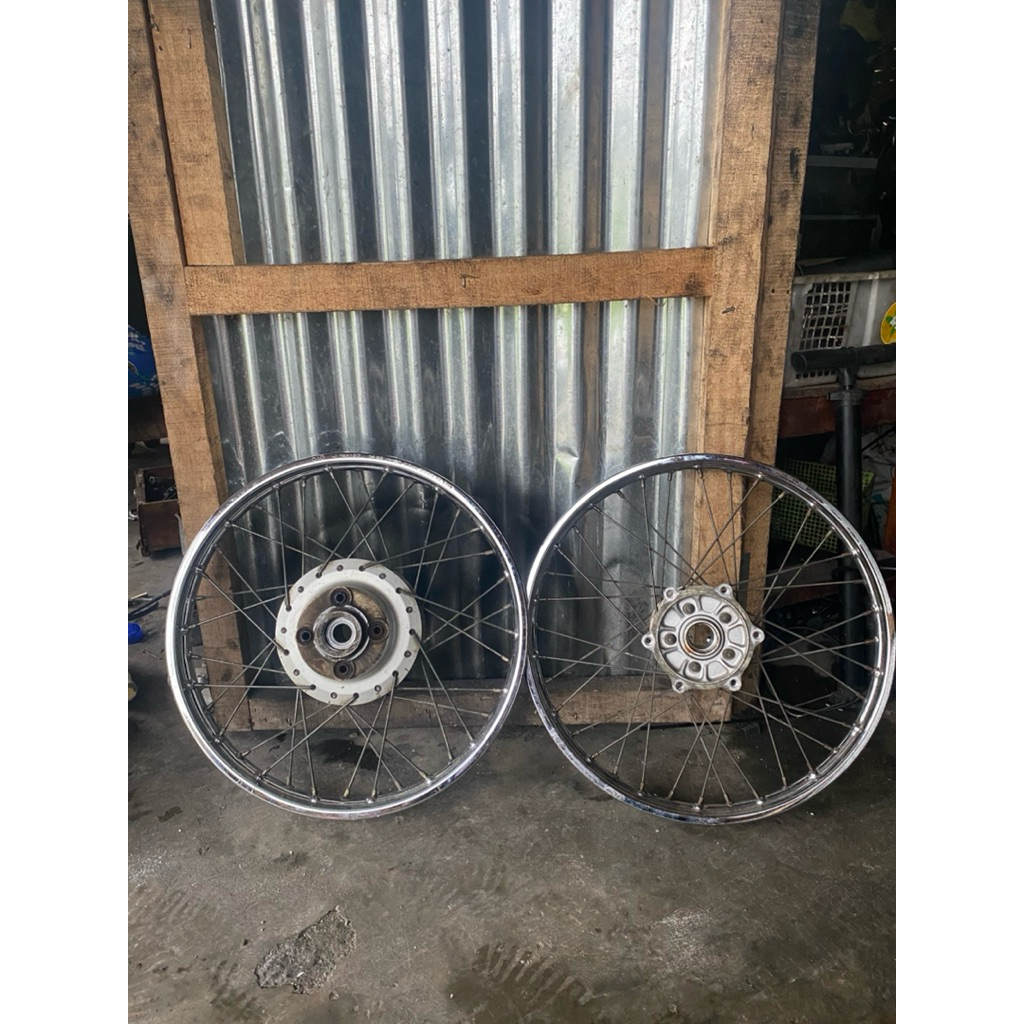 Velg ruji megapro primus original lepasan motor