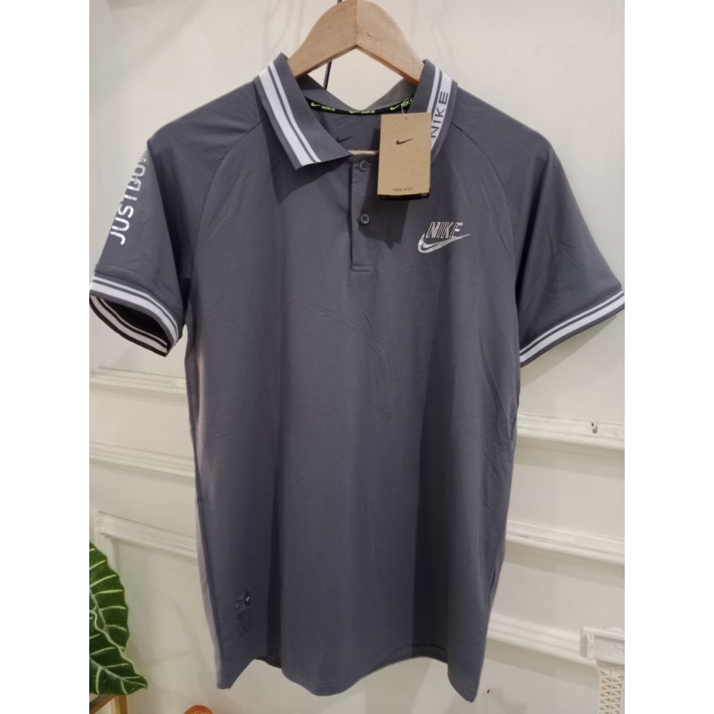 POLOSHIRT/ T-SHIRT KERAH NIKE DRI FIT GREY