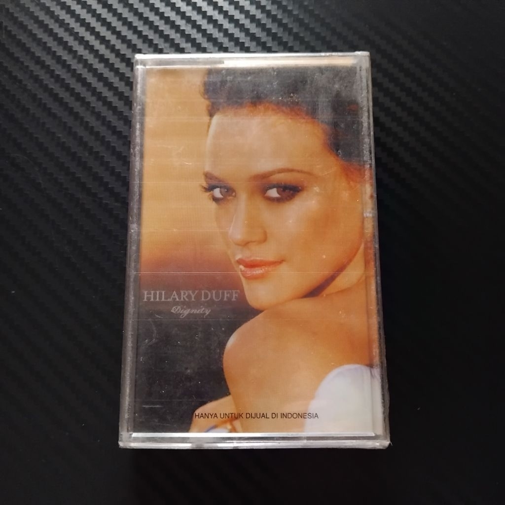Kaset SEGEL HILARY DUFF - Dignity