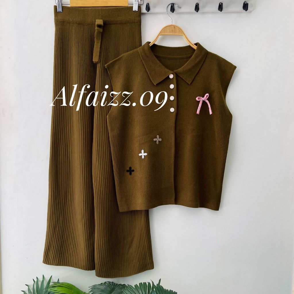 Oneset Auraa Vest Rompi Rajut Kerah Polo Kancing Motif Bunga Pita Setelan Celana Kulot Premium Wanit