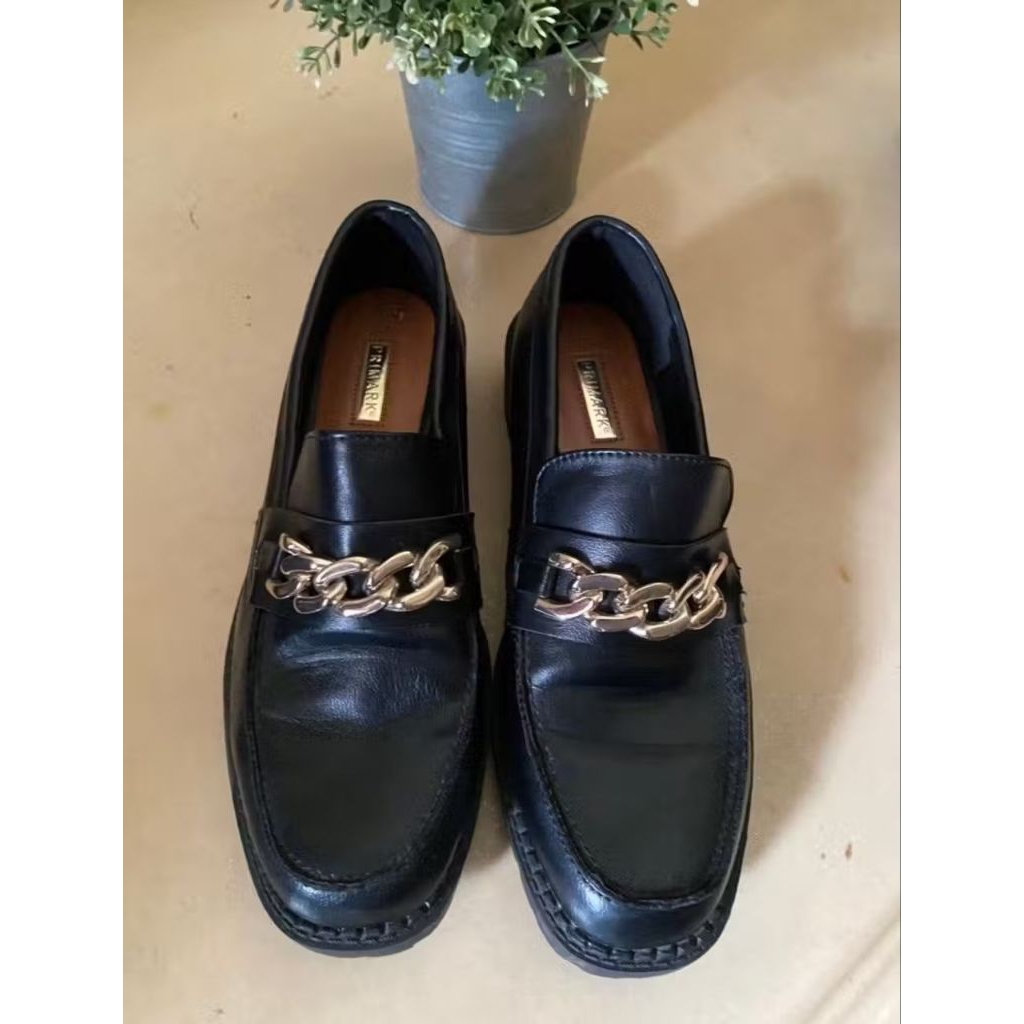 sepatu loafers buckle hitam primark